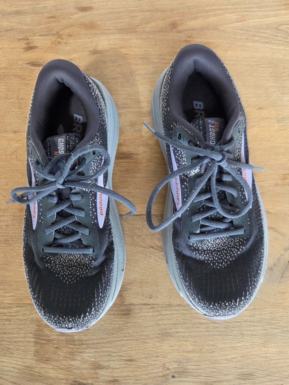 Women's Brooks Ghost Max 2 Shoes - Size 7.5